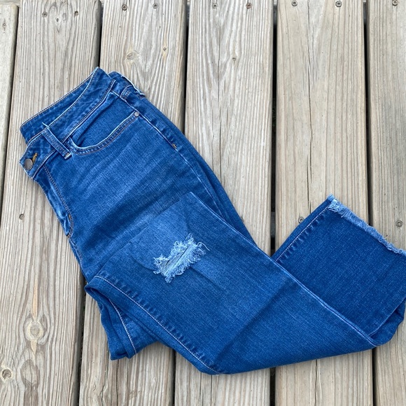 HP 🎉💕 a.n.a distressed jeans - Picture 2 of 10